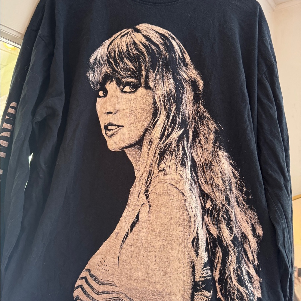 Taylor Swift Black Graphic Long Sleeve